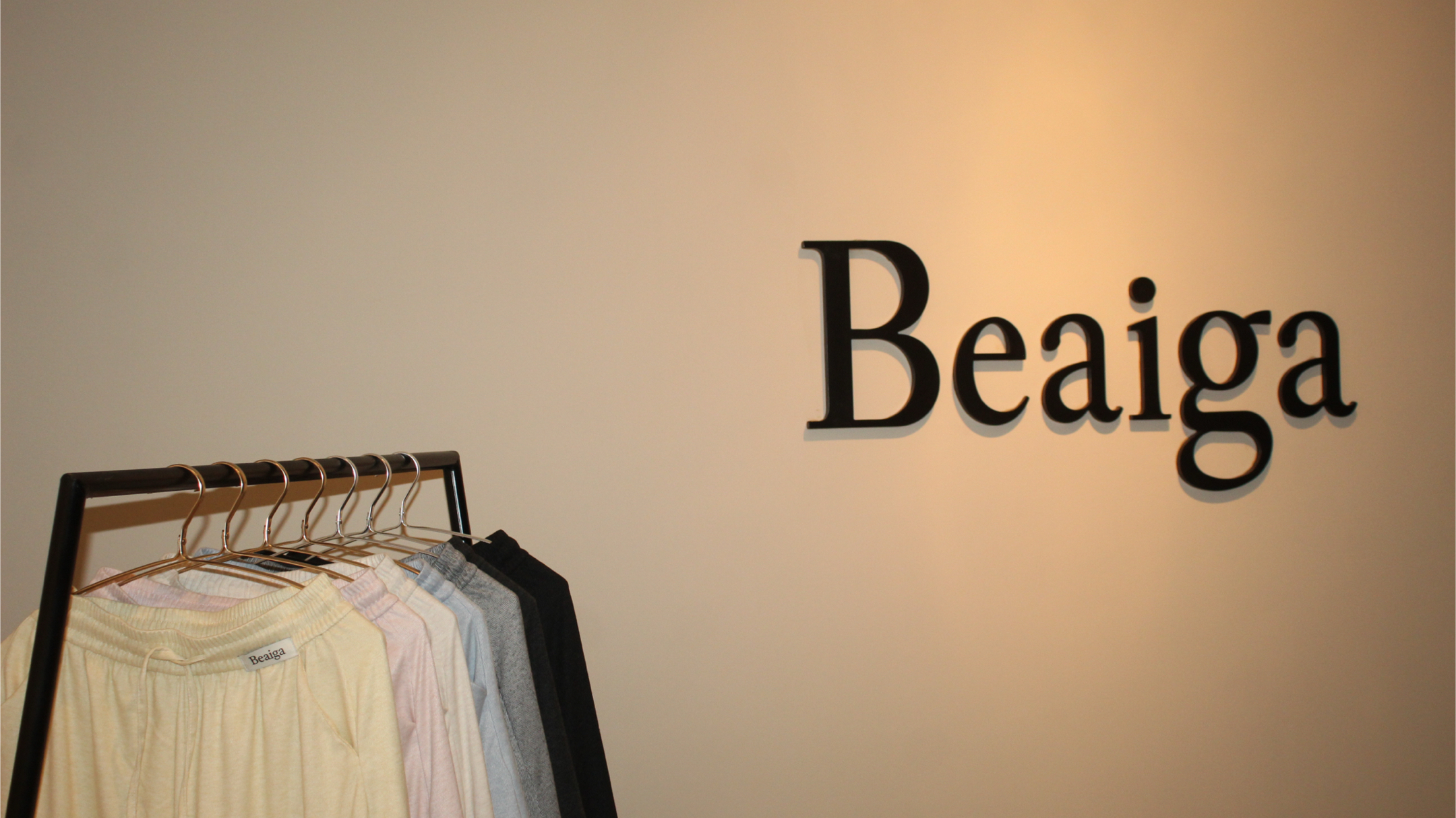 BEAIGA Modern Wardrobe Rack with Soft Palette Knitwear